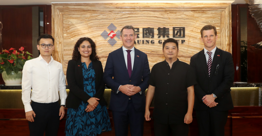 澳大利亞北領(lǐng)地洲政府省長(zhǎng)邁克爾·剛納一行訪問寶鷹集團(tuán)